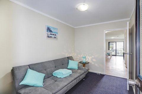 West Beach Lagoon 202 - Quiet & Ground Floor! - Newcastle Accommodation 4