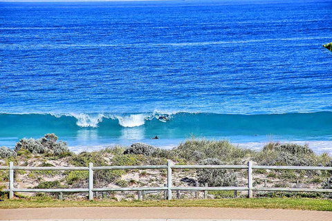 Beachfront @ Scarbs - Newcastle Accommodation 13