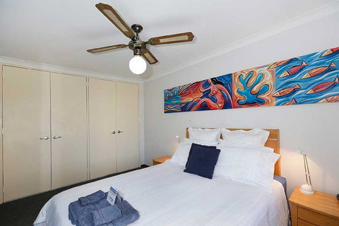 Beachfront @ Scarbs - Newcastle Accommodation 7