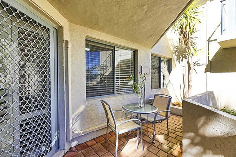 Beachfront @ Scarbs - Newcastle Accommodation 11