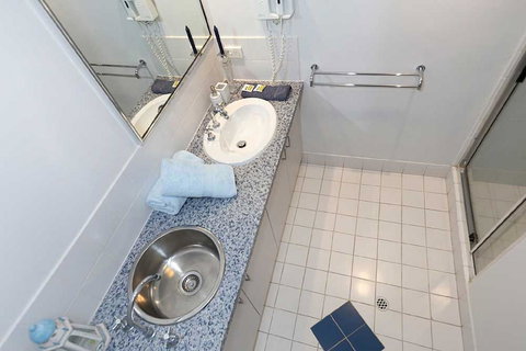 Beachfront @ Scarbs - Newcastle Accommodation 10