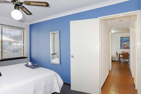 Beachfront @ Scarbs - Newcastle Accommodation 3