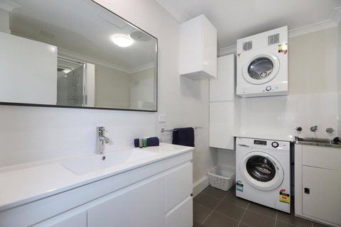 West Beach Lagoon 218 - Outstanding Value! - Newcastle Accommodation 11