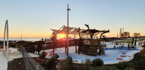 West Beach Lagoon 218 - Outstanding Value! - Newcastle Accommodation 24