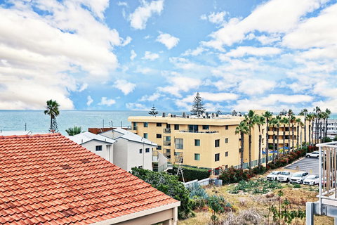 West Beach Lagoon 114 â€“ Ocean Views - Newcastle Accommodation 24