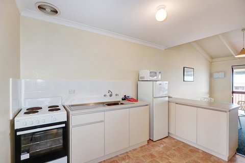 West Beach Lagoon 114 â€“ Ocean Views - Newcastle Accommodation 5