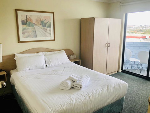 West Beach Lagoon 114 â€“ Ocean Views - Newcastle Accommodation 6