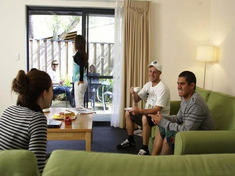Leeuwin Apartments - New Castle Tourism 11