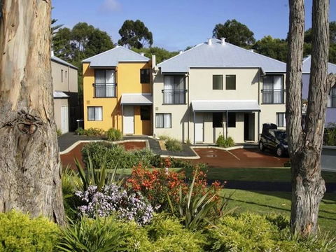 Leeuwin Apartments - New Castle Tourism 5