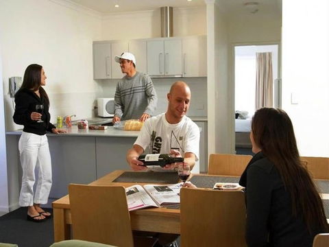 Leeuwin Apartments - New Castle Tourism 13