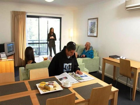 Leeuwin Apartments - New Castle Tourism 10