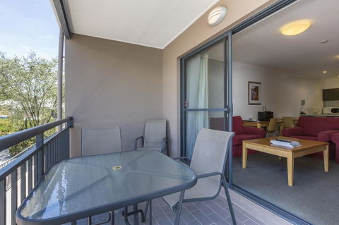 Leeuwin Apartments - New Castle Tourism 1