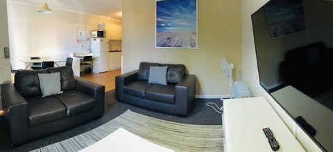 West Beach Lagoon 107 - Great Value - Newcastle Accommodation 5