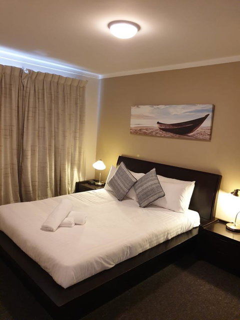West Beach Lagoon 107 - Great Value - Newcastle Accommodation 3