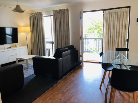 West Beach Lagoon 107 - Great Value - Newcastle Accommodation 7
