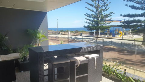 Mandurah Beach Front Apartment - Newcastle Accommodation 0
