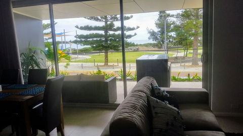 Mandurah Beach Front Apartment - Newcastle Accommodation 3