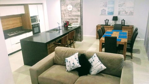 Mandurah Beach Front Apartment - Newcastle Accommodation 17