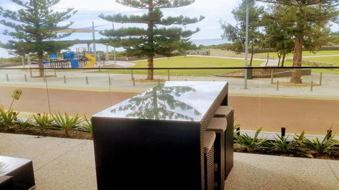 Mandurah Beach Front Apartment - Newcastle Accommodation 14