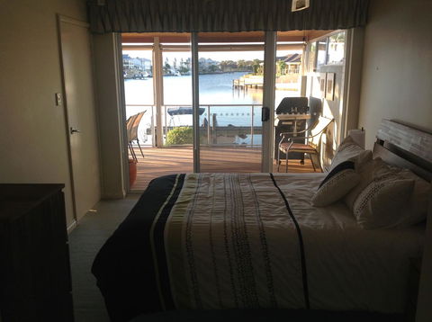 Waterside Canal Dreams - Newcastle Accommodation 17