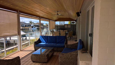 Waterside Canal Dreams - Newcastle Accommodation 6