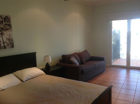 Waterside Canal Dreams - Newcastle Accommodation 21