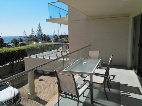 Salty Kiss - Newcastle Accommodation 15