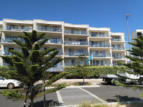 Salty Kiss - Newcastle Accommodation 1