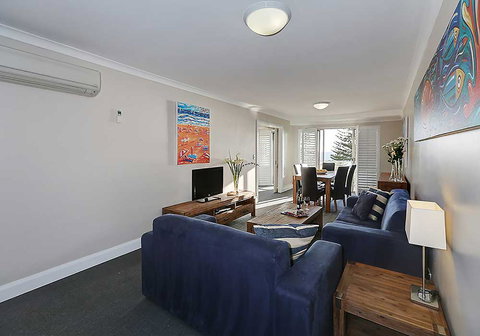Salty Kiss - Newcastle Accommodation 4