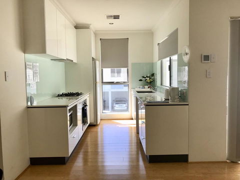 Gerring Court With Free 1 Car Bay Parking - Newcastle Accommodation 10