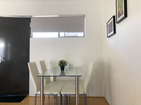 Gerring Court With Free 1 Car Bay Parking - Newcastle Accommodation 15