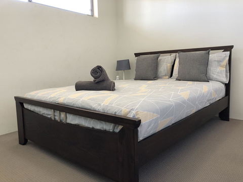 Gerring Court With Free 1 Car Bay Parking - Newcastle Accommodation 3