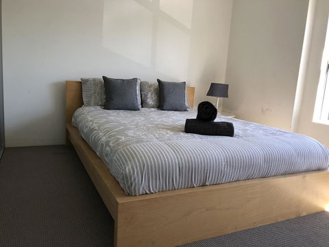 Gerring Court With Free 1 Car Bay Parking - Newcastle Accommodation 1