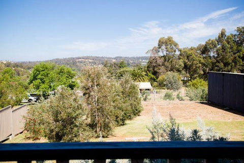 Yvonnes Rest Holiday Home - Newcastle Accommodation 9