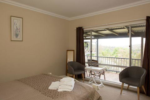 Yvonnes Rest Holiday Home - Newcastle Accommodation 4