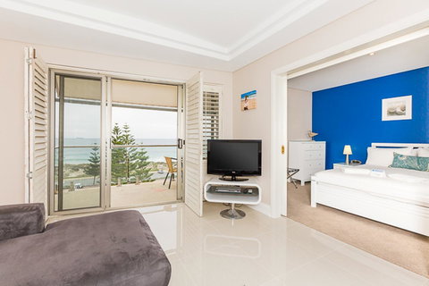 The White Pearl Penthouse - Newcastle Accommodation 13