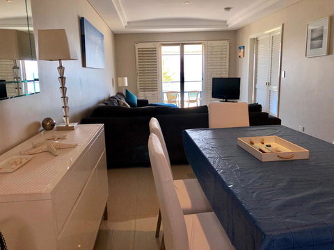 The White Pearl Penthouse - Newcastle Accommodation 4