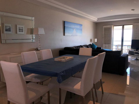 The White Pearl Penthouse - Newcastle Accommodation 3