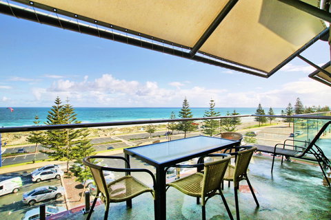 The White Pearl Penthouse - Newcastle Accommodation 19