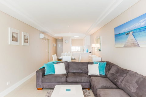 The White Pearl Penthouse - Newcastle Accommodation 12