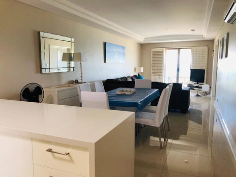The White Pearl Penthouse - Newcastle Accommodation 2