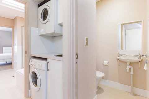 The White Pearl Penthouse - Newcastle Accommodation 18