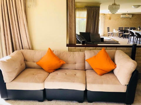 LA ANCHOR ON THE CANALS (MANDURAH) - Newcastle Accommodation 2