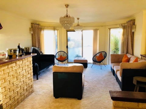 LA ANCHOR ON THE CANALS (MANDURAH) - Newcastle Accommodation 1