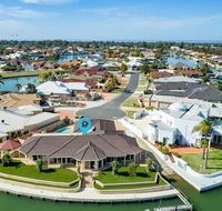 LA ANCHOR ON THE CANALS MANDURAH - Newcastle Accommodation
