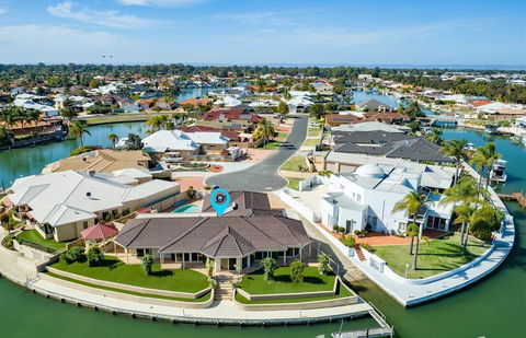 LA ANCHOR ON THE CANALS (MANDURAH) - Newcastle Accommodation 0