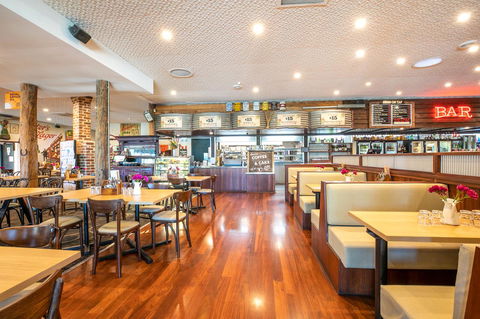 Nightcap At Wanneroo Tavern - New Castle Tourism 32