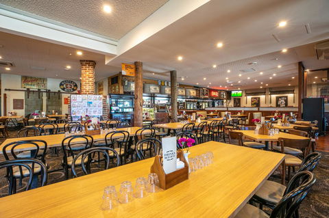 Nightcap At Wanneroo Tavern - New Castle Tourism 31