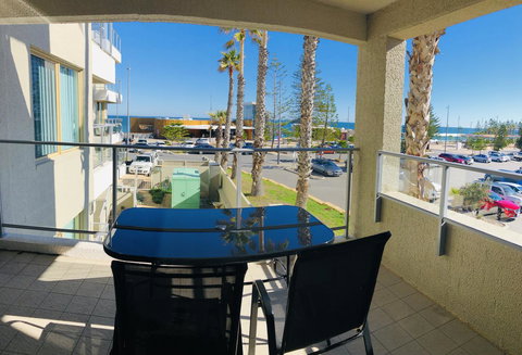 Sandcastles At The Beach Outstanding Location! - Newcastle Accommodation 3