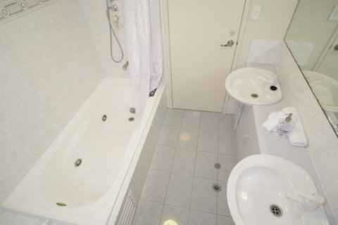 Sandcastles At The Beach Outstanding Location! - Newcastle Accommodation 18